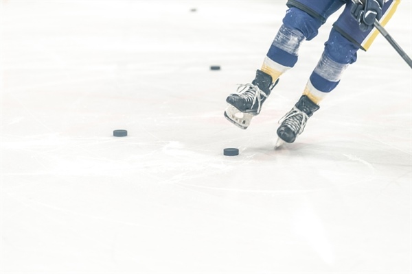 A HOCKEY RINK FOR ALL SEASONS: Practicing Year-Round Has Never Been Easier!